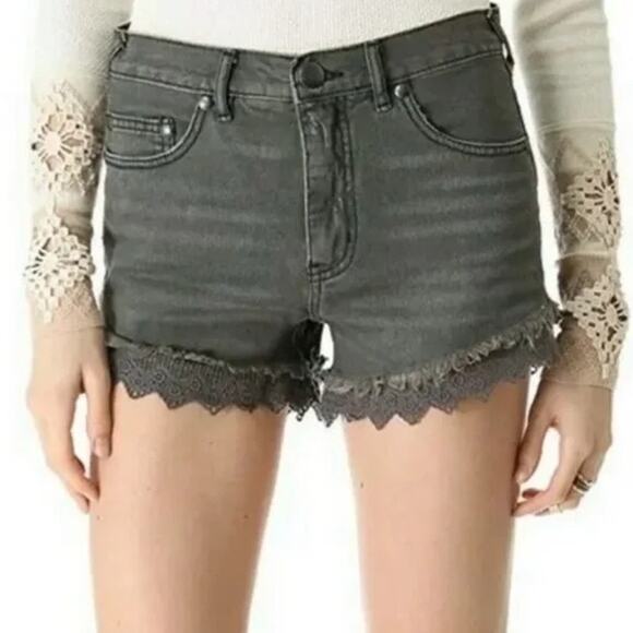 Free People Denim Shorts Womens 31 Gray Vintage Wash High Rise Crochet Lace Trim - Picture 3 of 8